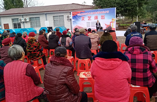 岳池县秦溪镇举办文艺汇演 丰富群众生活